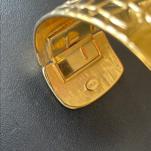 Kenneth Jay Lane KJL Gold Croc Texture Wide Hinged Cuff Bracelet Vintage - Picture 3 of 5
